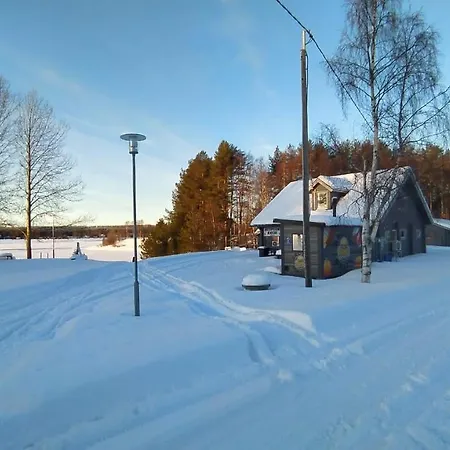 Arctic Finland אתר קמפינג פלו